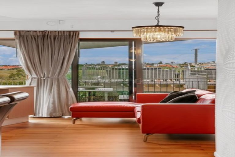 Photo of property in 8 Lister Street, Point Chevalier, Auckland, 1022