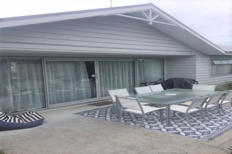 Photo of property in 2/925 Whangaparaoa Road, Manly, Whangaparaoa, 0930