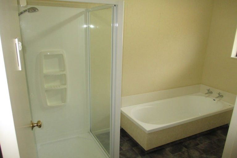 Photo of property in 38 Parnell Heights Drive, Kelvin Grove, Palmerston North, 4414