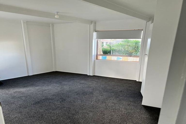 Photo of property in 15 Oreil Avenue, West Harbour, Auckland, 0618