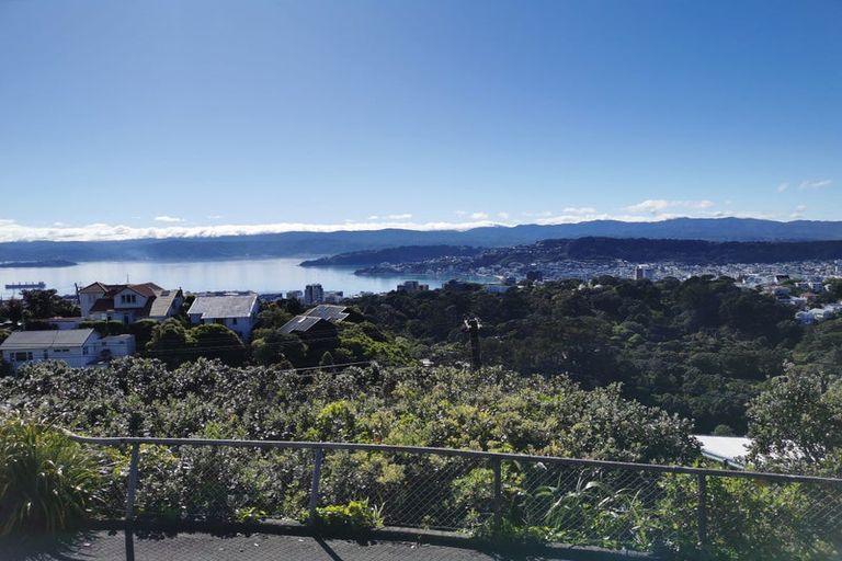Photo of property in 26 Harbour View Road, Northland, Wellington, 6012