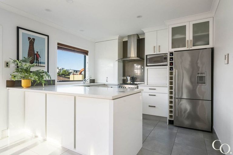 Photo of property in 48 Pitau Road, Mount Maunganui, 3116