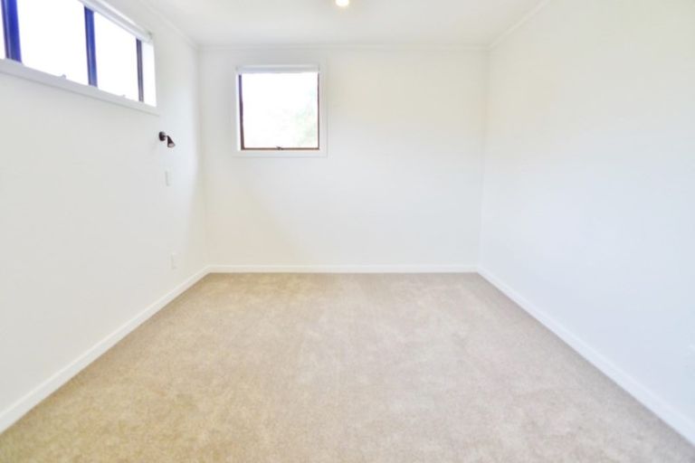 Photo of property in 192 Henderson Valley Road, Henderson, Auckland, 0612