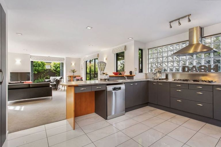 Photo of property in 89a Hawthorne Street, Strowan, Christchurch, 8052