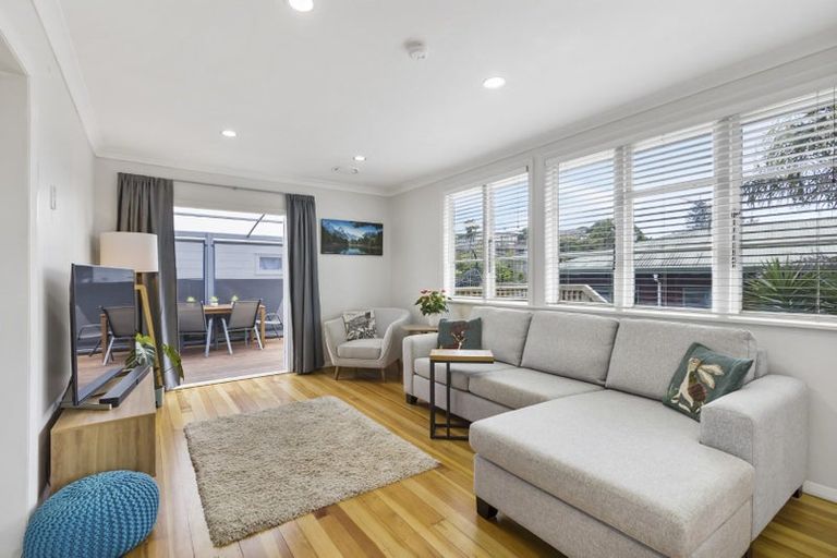 Photo of property in 18 Inglewood Street, Wai O Taiki Bay, Auckland, 1072