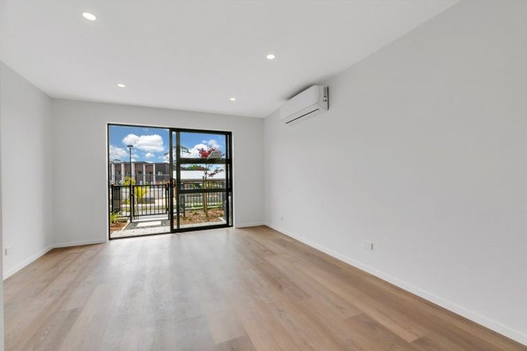 Photo of property in 49 Jabuka Street, Glen Eden, Auckland, 0602