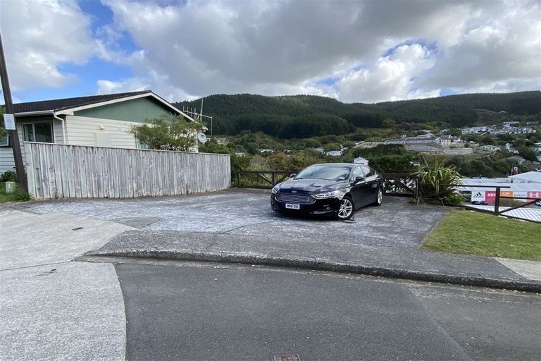 Photo of property in 13a Florio Terrace, Tawa, Wellington, 5028