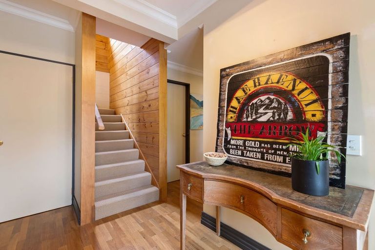 Photo of property in 9 Evergreen Place, Sunshine Bay, Queenstown, 9300