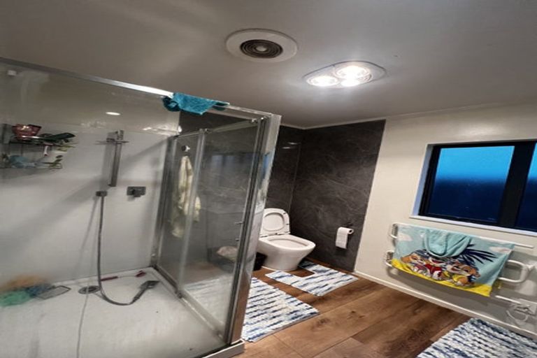 Photo of property in 30 Arlette Place, Massey, Auckland, 0614