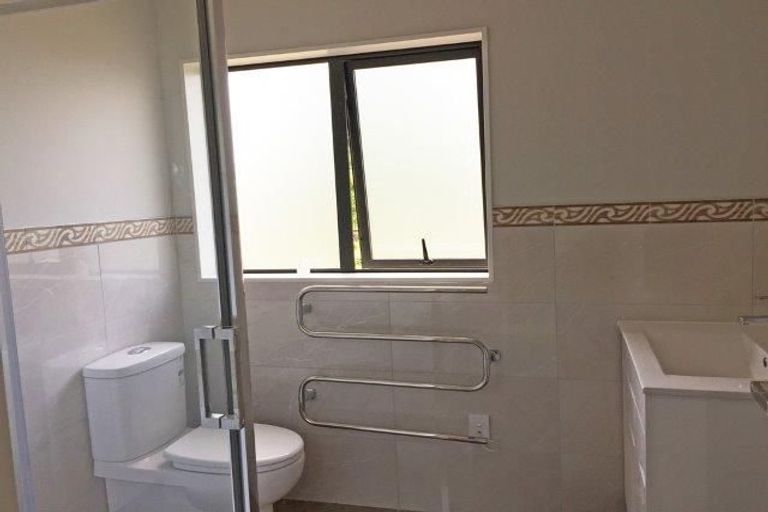 Photo of property in 20 Imperial Place, Henderson, Auckland, 0612