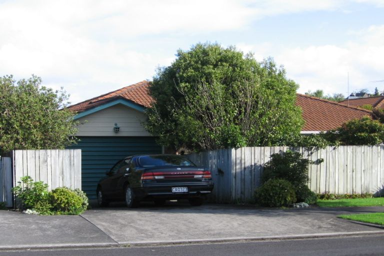 Photo of property in 1/2 Channing Crescent, Botany Downs, Auckland, 2010