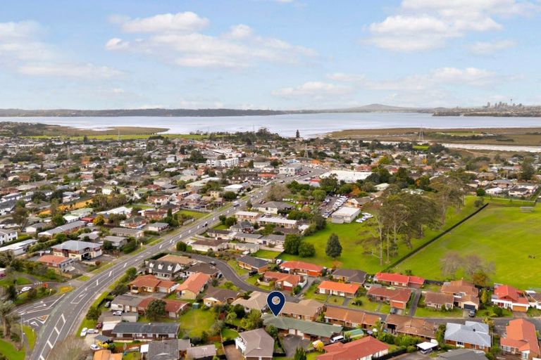 Photo of property in 2/6 Annette Avenue, Te Atatu South, Auckland, 0610