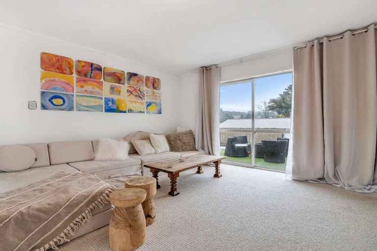 Photo of property in 247 Henderson Valley Road, Henderson, Auckland, 0612