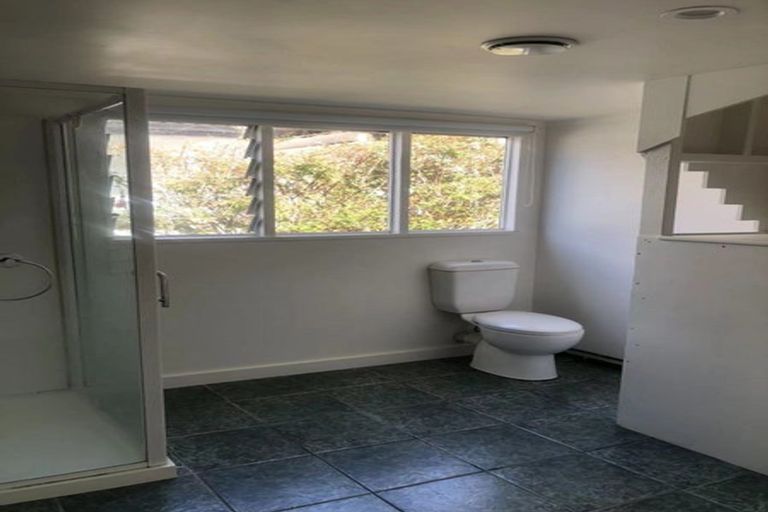 Photo of property in 536 Glenfield Road, Glenfield, Auckland, 0629