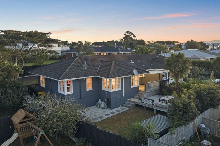 Photo of property in 1/57 Sunnyside Road, Sunnyvale, Auckland, 0612