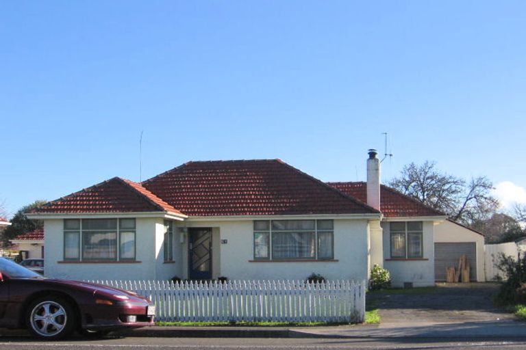 Photo of property in 69 Featherston Street, Takaro, Palmerston North, 4412