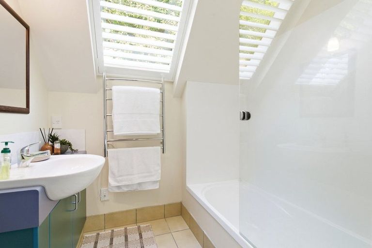 Photo of property in 6a Chastudon Place, Tawa, Wellington, 5028