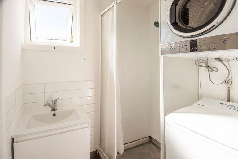 Photo of property in 17 Bedford Street, Northland, Wellington, 6012