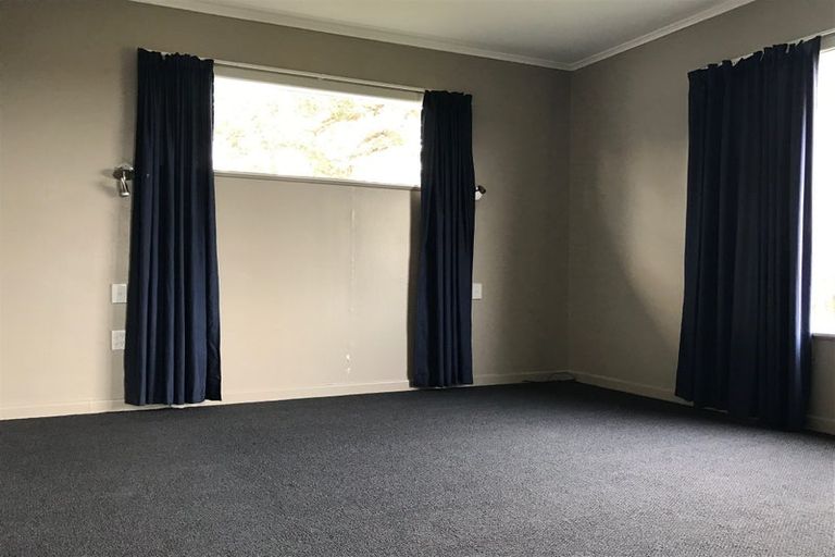 Photo of property in 53 Target Road, Totara Vale, Auckland, 0629