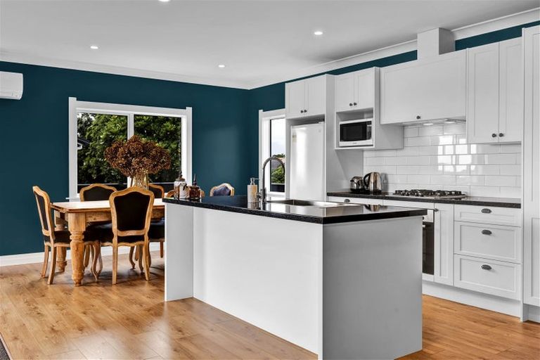 Photo of property in 22 Maple Crescent, Whalers Gate, New Plymouth, 4310