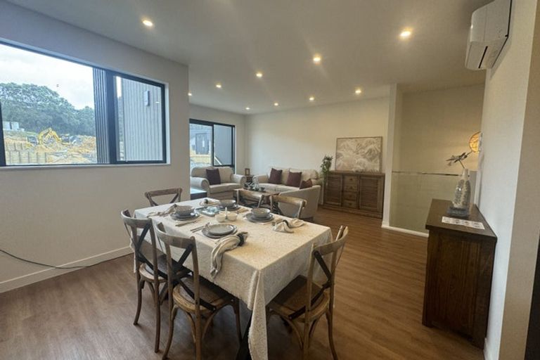 Photo of property in 10 Monstedt Terrace, Windsor Park, Auckland, 0632