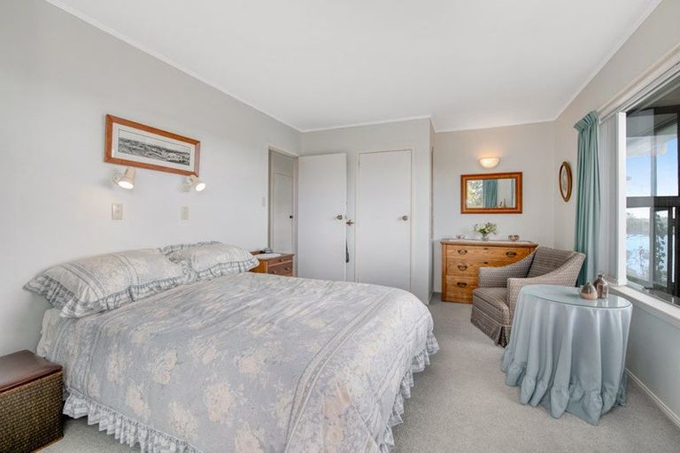 Photo of property in 23 Roberts Road, Matakatia, Whangaparaoa, 0930