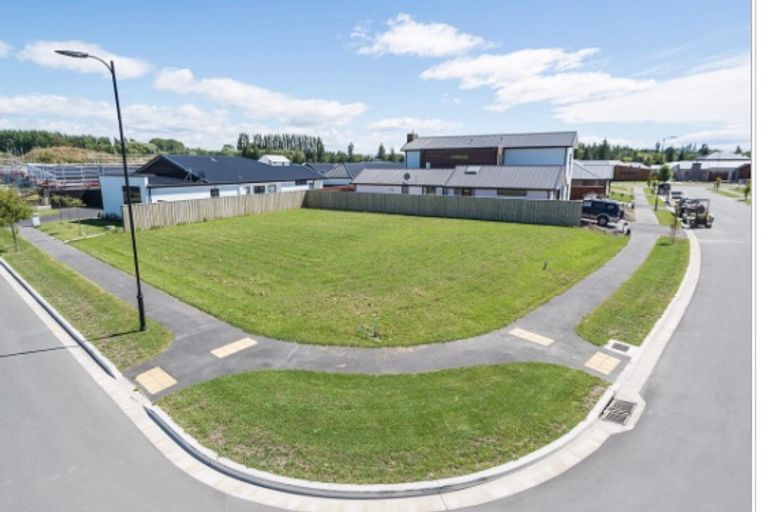 Photo of property in 8 Broadstairs Avenue, Casebrook, Christchurch, 8051