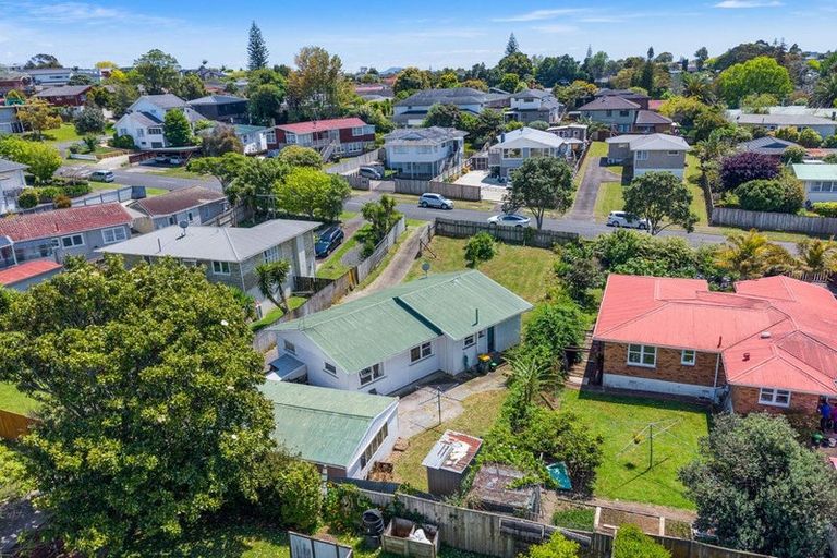Photo of property in 57 Chatsworth Crescent, Pakuranga Heights, Auckland, 2010