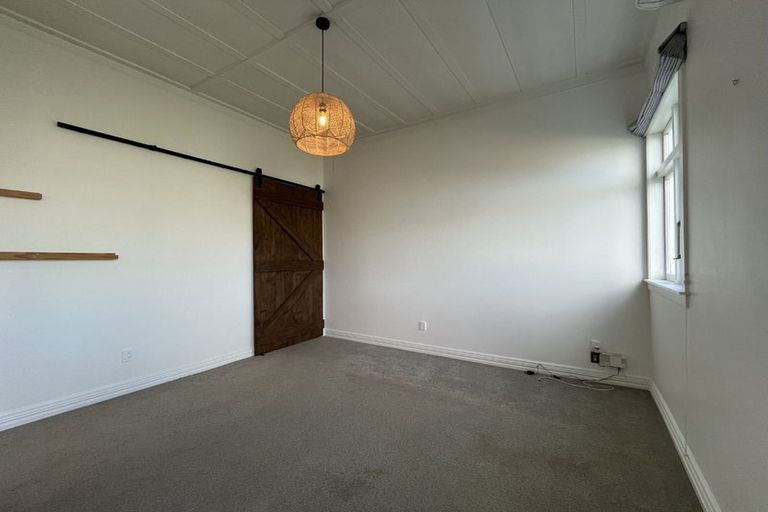 Photo of property in 31 Dunk Place, Milson, Palmerston North, 4414