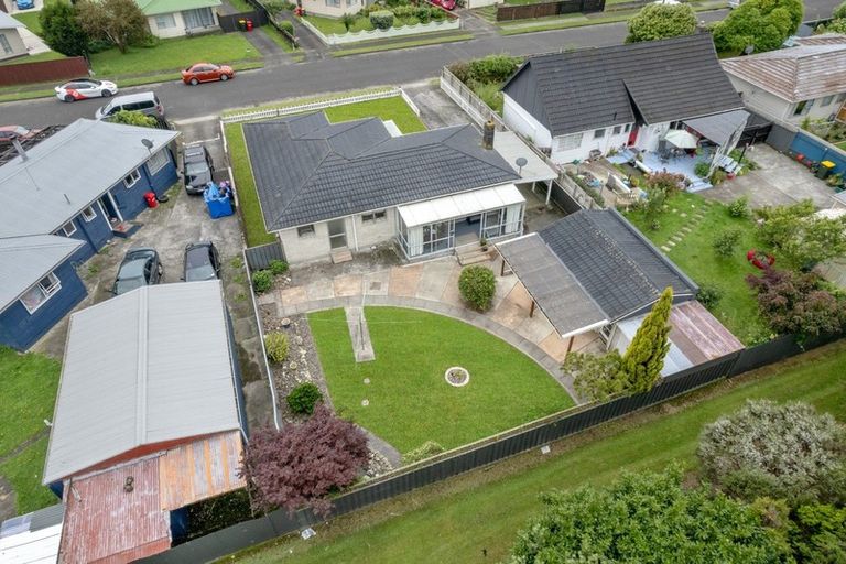 Photo of property in 37 Strathmore Avenue, Levin, 5510