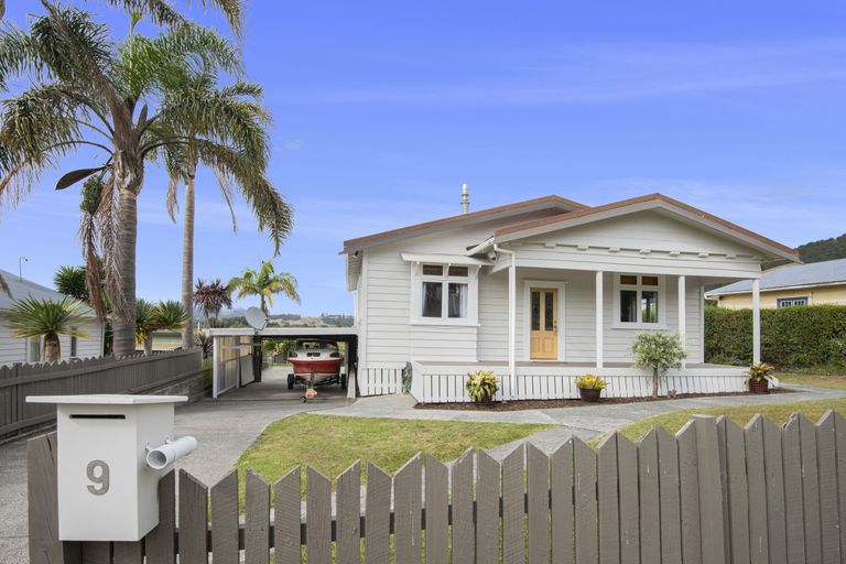 Photo of property in 9 Union Street, Hikurangi, 0114