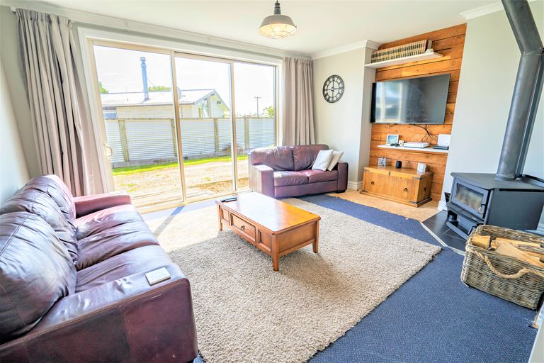 Photo of property in 58 Mauchline Street, Wallacetown, 9816