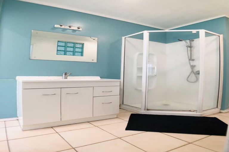 Photo of property in 787 East Coast Road, Northcross, Auckland, 0630