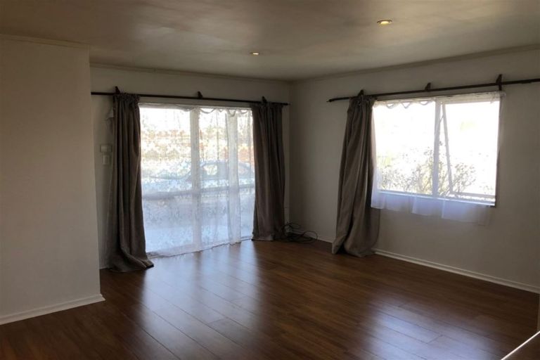 Photo of property in 39 Robert Skelton Place, Clendon Park, Auckland, 2103