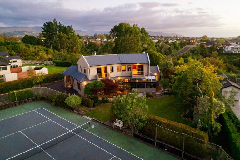 Photo of property in 45 Waicola Drive, Fitzherbert, Palmerston North, 4471