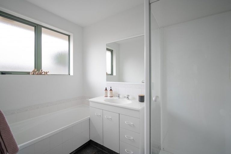 Photo of property in 12 Murfitt Place, Sockburn, Christchurch, 8042