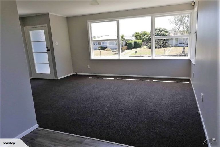 Photo of property in 16 Tairere Crescent, Rosehill, Papakura, 2113