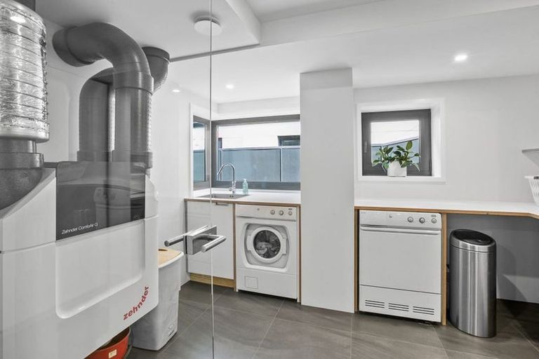 Photo of property in 15 Fillis Street, New Plymouth, 4310