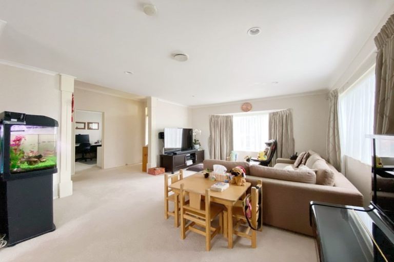 Photo of property in 4 Ballyroney Place, East Tamaki, Auckland, 2013