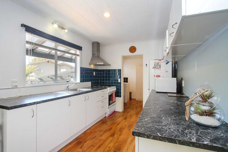 Photo of property in 1/18 Teviot Place, Totara Vale, Auckland, 0629