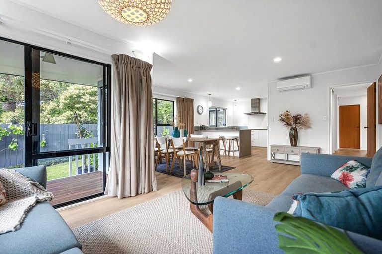 Photo of property in 9 Wyatt Place, Glendene, Auckland, 0602