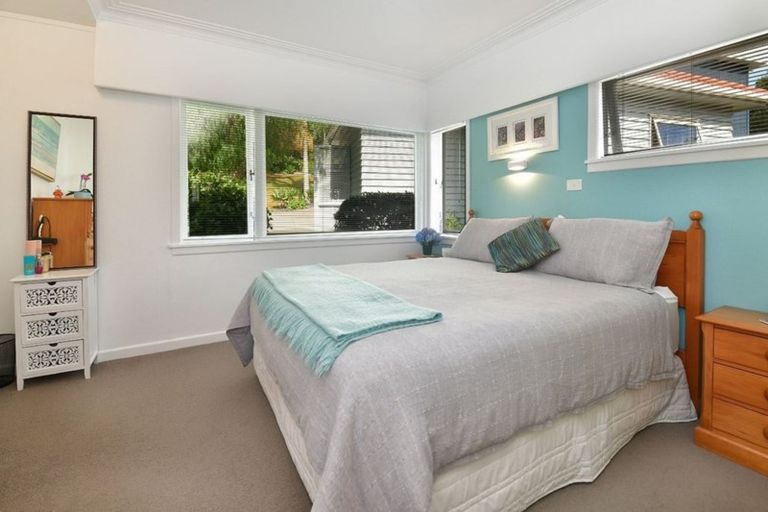 Photo of property in 26 Pohutukawa Avenue, Red Beach, 0932