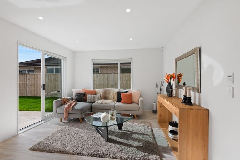 Photo of property in 23 Waituarua Drive, Takanini, 2112