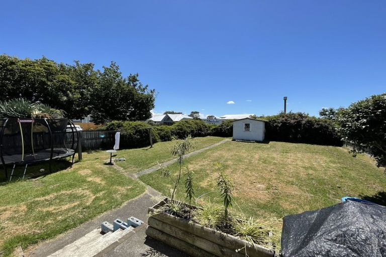 Photo of property in 24 Waipani Road, Te Atatu Peninsula, Auckland, 0610