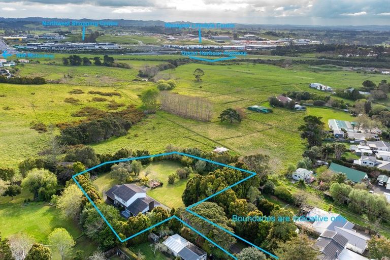 Photo of property in 18 Trig Road, West Harbour, Auckland, 0618