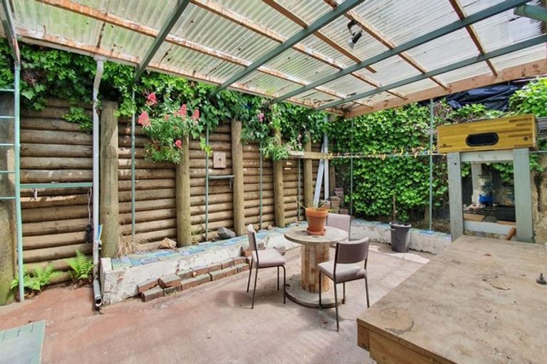 Photo of property in 19 Voelas Road, Lyttelton, 8082