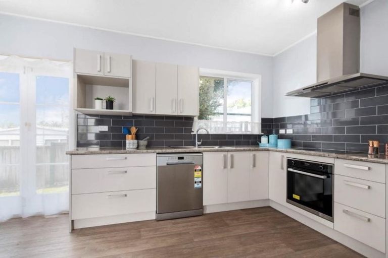 Photo of property in 56 Lynwood Road, New Lynn, Auckland, 0600