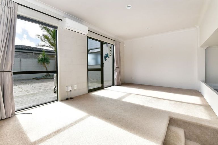 Photo of property in 22 Amorino Drive, Red Beach, 0932