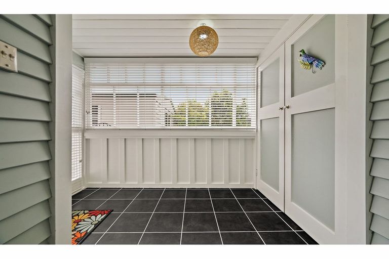 Photo of property in 6 Mortlake Street, Islington, Christchurch, 8042