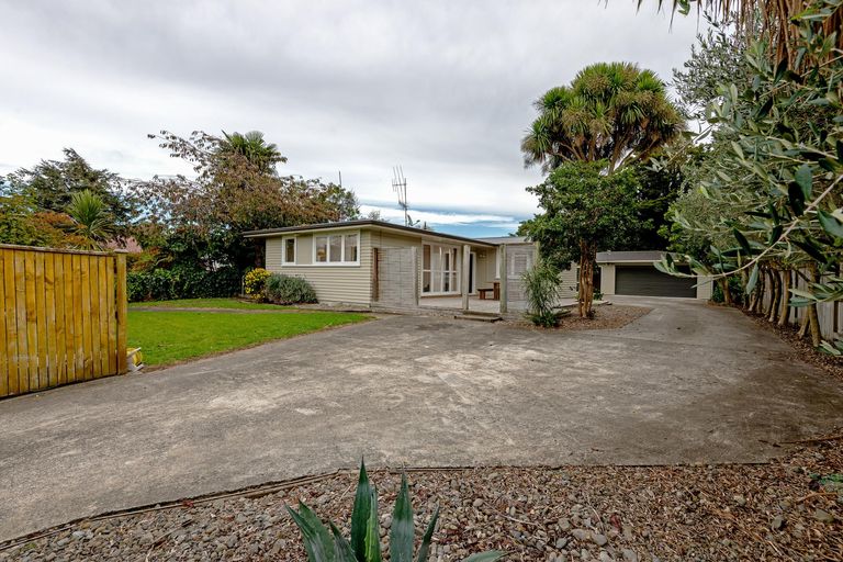 Photo of property in 11 Galway Avenue, Hokowhitu, Palmerston North, 4410